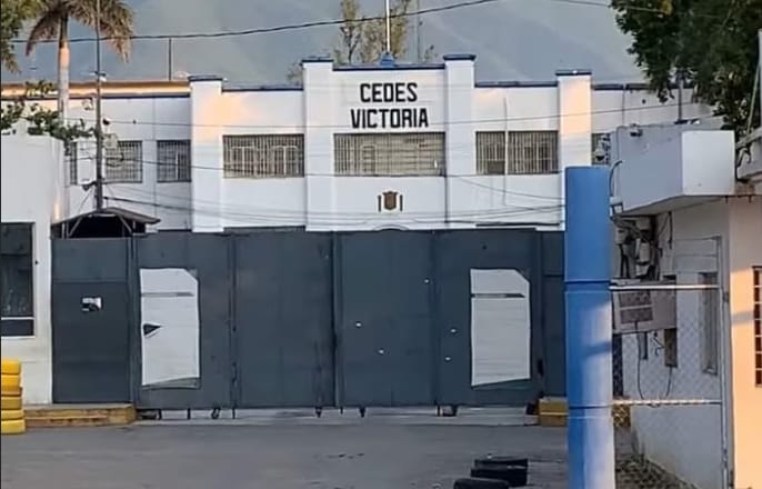 Dos reos asesinados en penal de Victoria