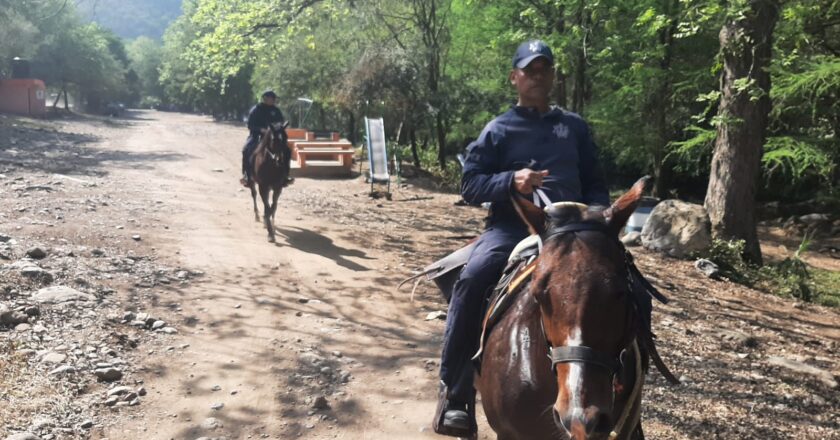 Vigila Policía Montada en parque recreativo Los Troncones