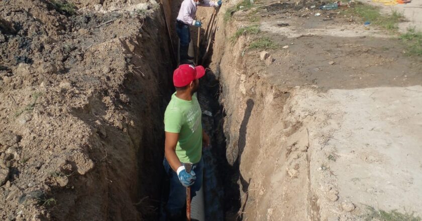 Rehabilitó COMAPA subcolector de 16 pulgadas en Fraccionamiento Moderno