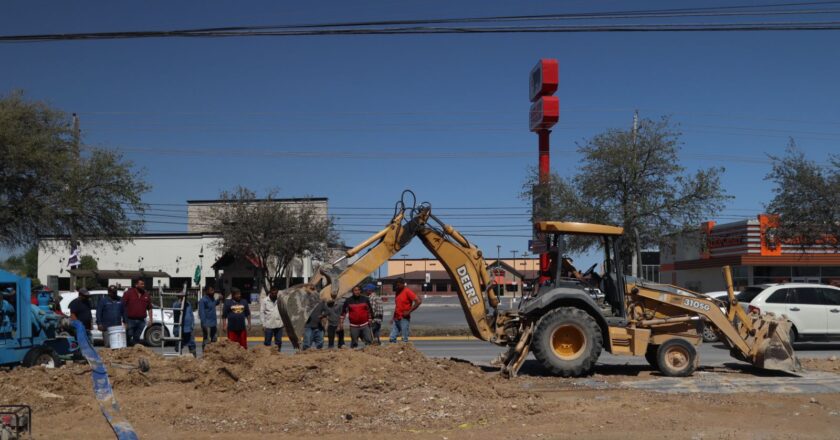 Continúan maniobras de reparación de fuga de agua