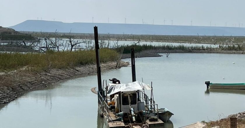 Realizan desazolve en acueducto Guadalupe Victoria