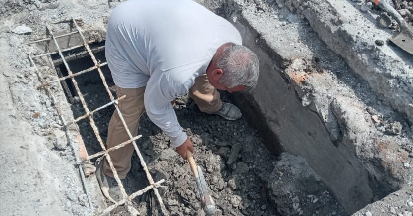 Dieron mantenimiento a caja de válvulas de drenaje