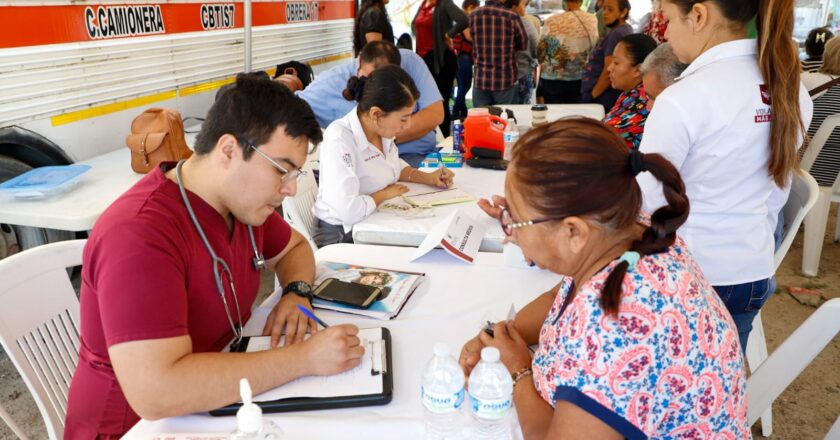 Llevan beneficios de “Primero Sanos” a familias de la Lázaro Cárdenas