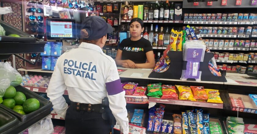 Guardia Estatal de Género visita comercios para orientar sobre billetes falsos