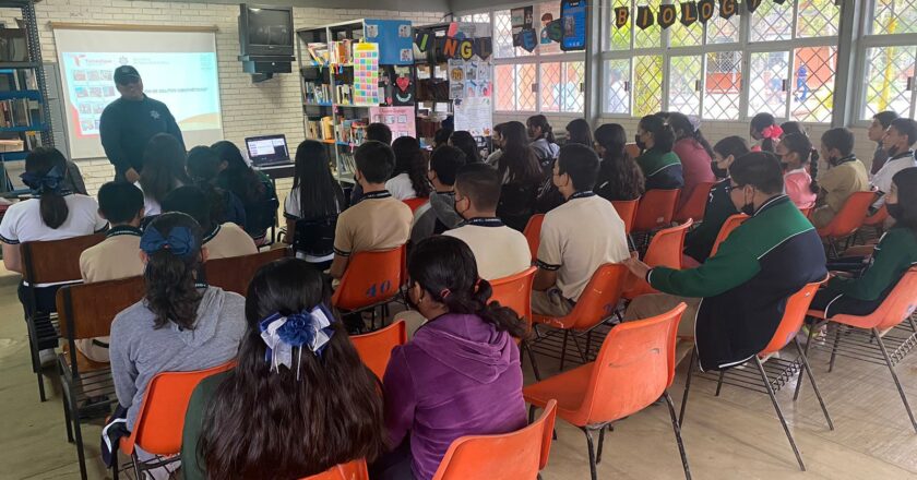 Orienta Policía Cibernética a estudiantes de secundaria