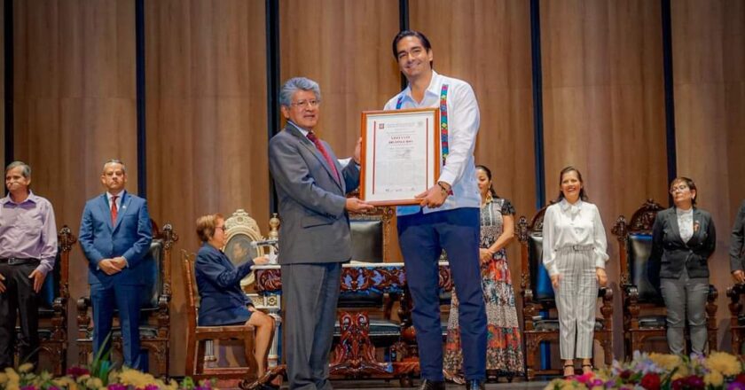 Honran al Alcalde de Reynosa, Carlos Peña Ortiz como Visitante Distinguido en Oaxaca