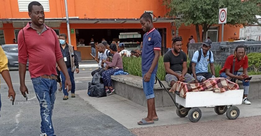 Haitianos inundan la plaza de comida