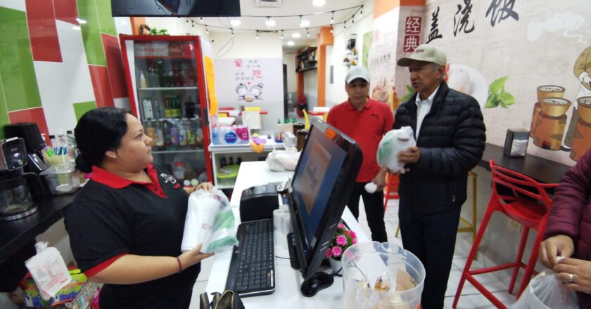 Entrega COEPRIS kits de limpieza a manejadores de alimentos