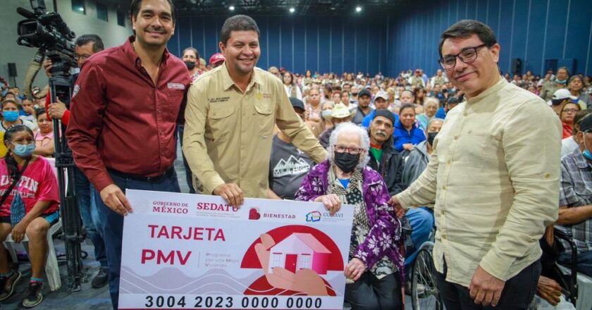 Participó Carlos Peña Ortiz en la entrega de recursos “Por una Mejor Vivienda”