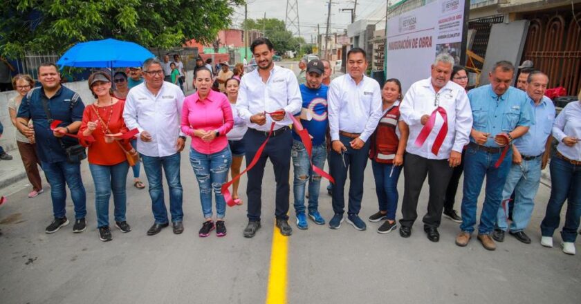 Inauguran vecinos pavimentación en La Cañada con Carlos Peña Ortiz