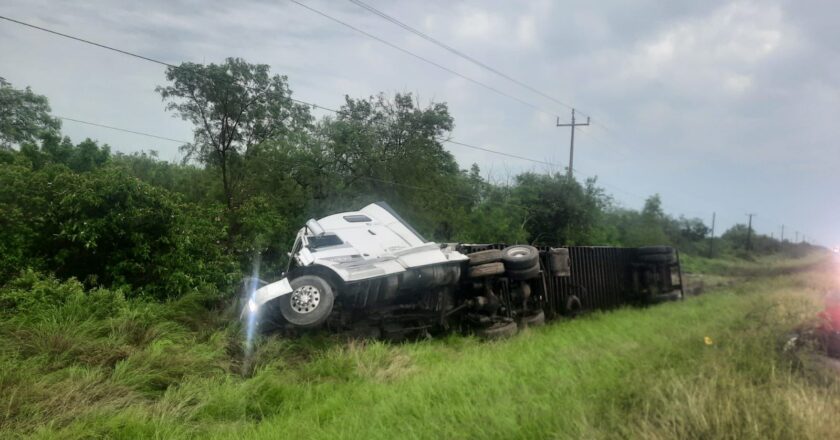 Volcó camión en carretera Reynosa-San Fernando