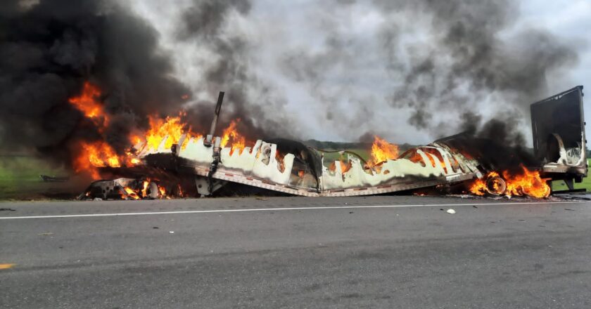 Mueren 13 personas en carreterazo