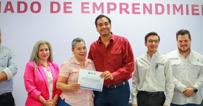 Entregó Carlos Peña Ortiz Becas de Diplomado de Emprendimiento 2023