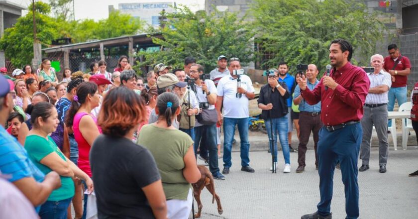 Ofreció Alcalde programas del Municipio y DIF a colonos