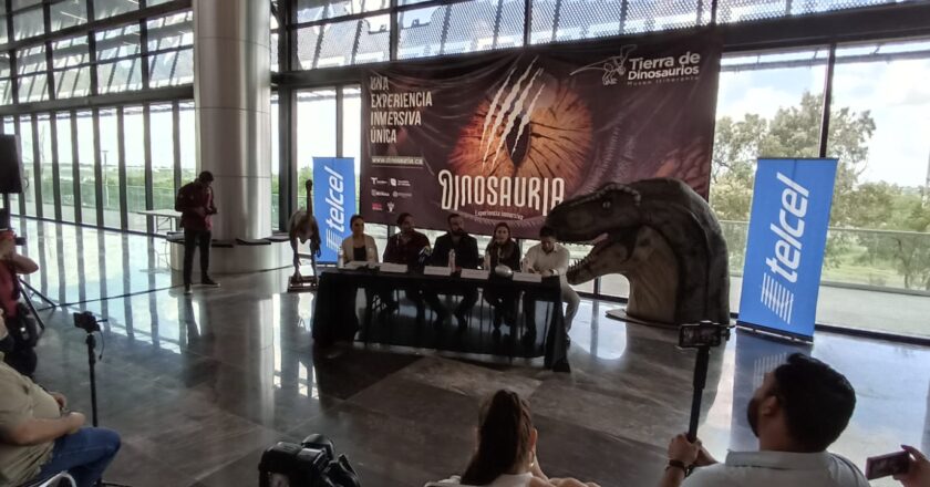 Presentaron exhibición de figuras de dinosaurios