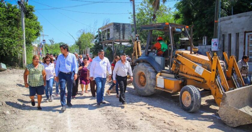 Gobierno de Carlos Peña Ortiz pavimenta calle de La Amistad