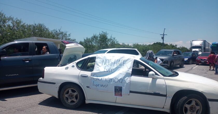 Bloqueo en carretera federal 101