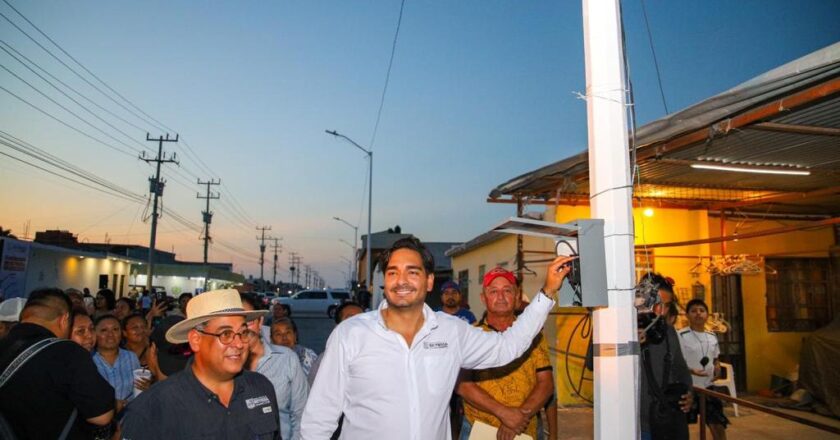 Gobierno de Carlos Peña Ortiz ilumina San Valentín