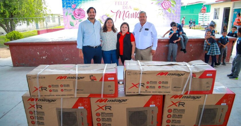 Entregó Alcalde de Reynosa Minisplits a la escuela Carmen Serdán