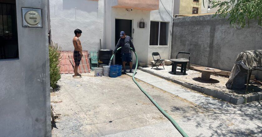 Refuerza COMAPA apoyo con pipas de agua a colonias afectadas por variaciones de luz