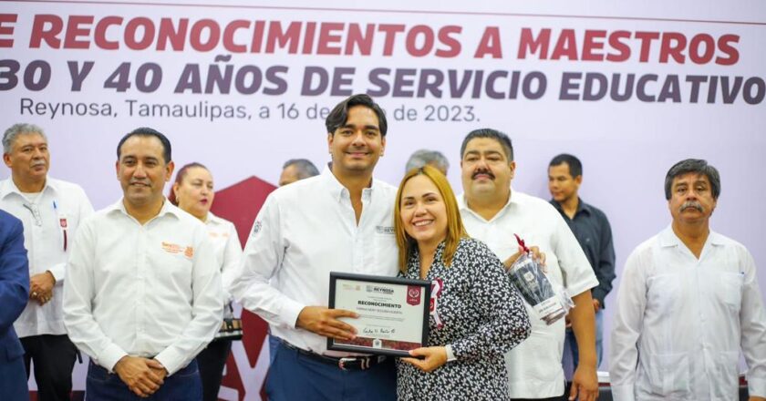 Reconoció Gobierno de Reynosa carrera de 30 y 40 años a maestros