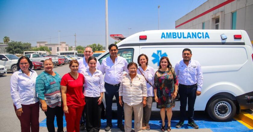 Recibió DIF Reynosa ambulancia y automóvil