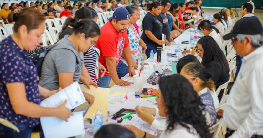 Entregó Municipio de Reynosa tarjetas de becas Contamos Contigo 2023