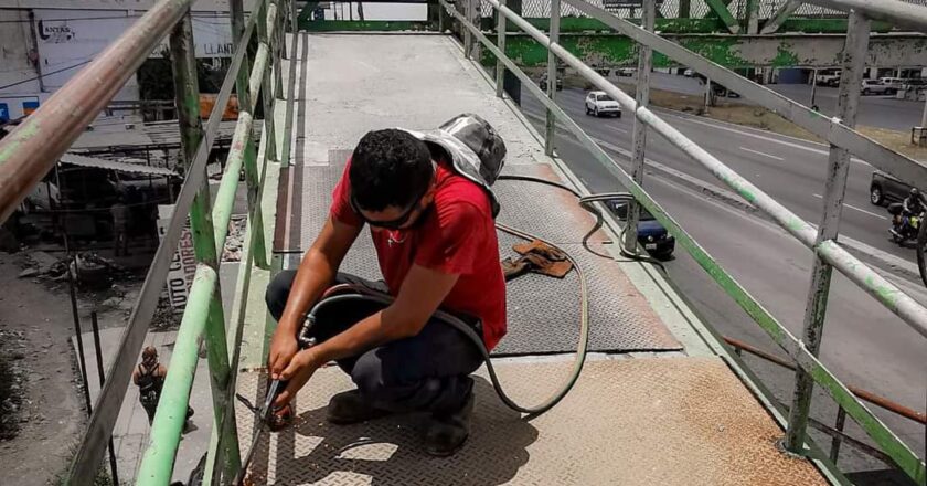 Puente peatonal fue reparado