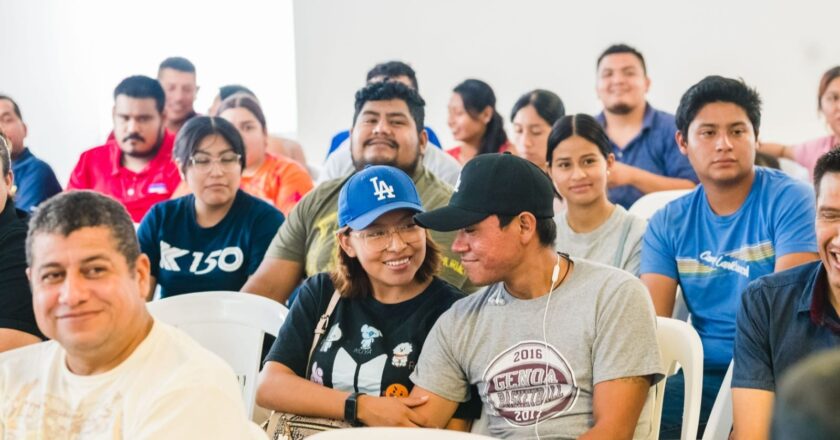 Dan pláticas pre matrimoniales a parejas