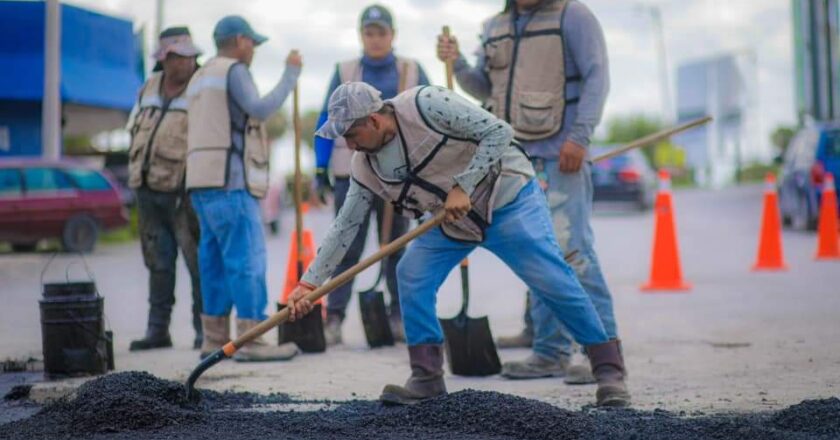 Rehabilita avenidas Gobierno de Reynosa con incesante jornada de bacheo