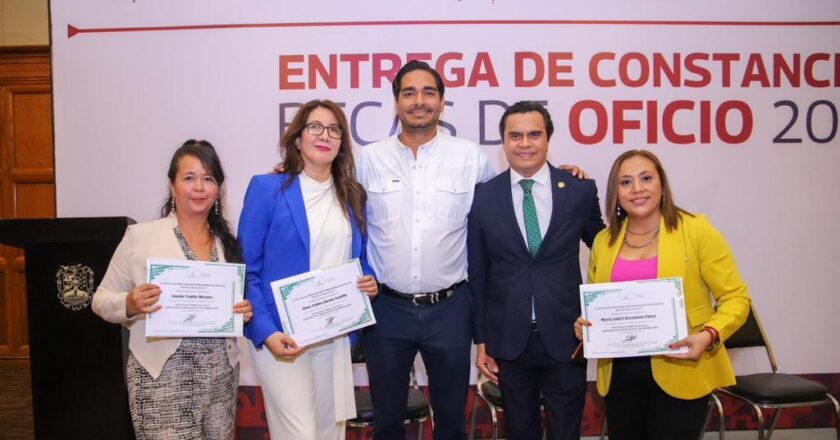 Graduó Gobierno de Carlos Peña Ortiz a 130 nuevos agentes inmobiliarios