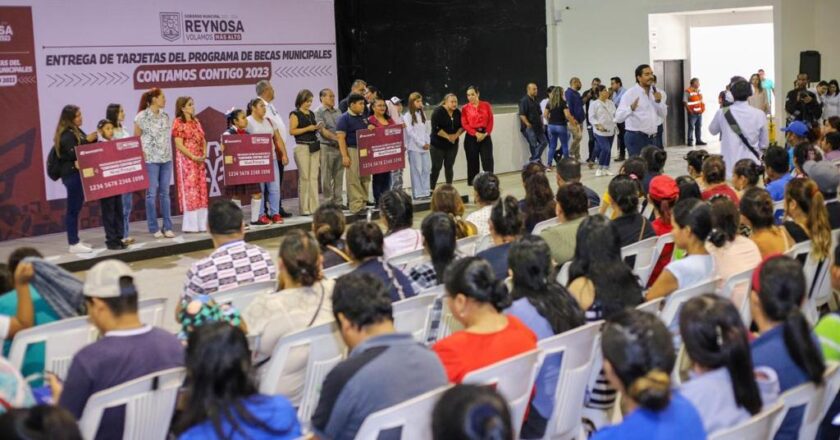 Entregó Gobierno de Reynosa más de 2 mil becas a estudiantes