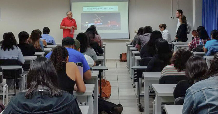 Prepara UAT la recertificación de sus centros de idiomas