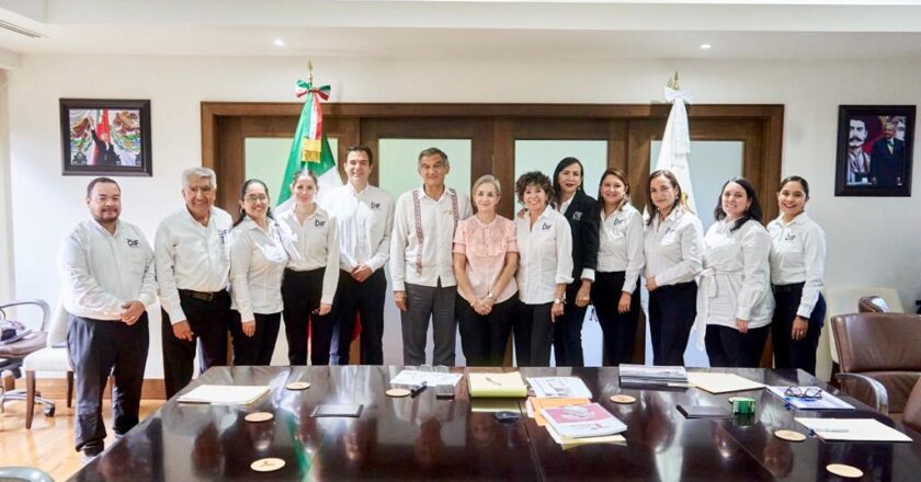 Se reunieron el Gobernador y su esposa con directivos del DIF