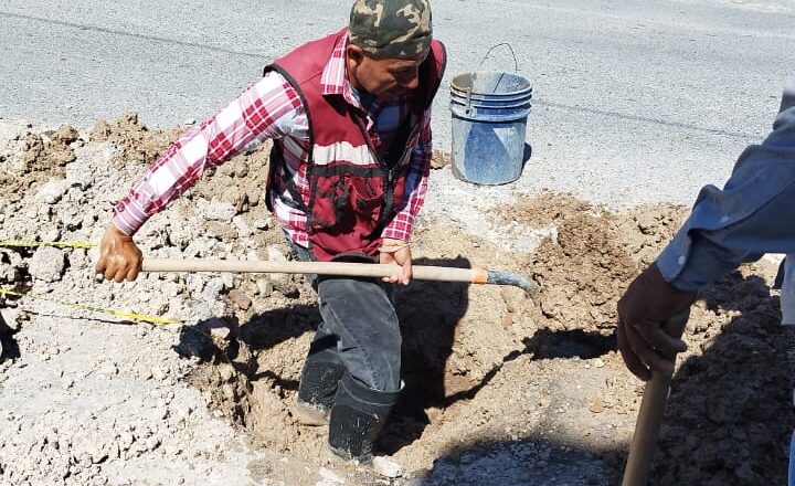 Solucionó COMAPA fugas de agua potable en colonias Aztlán y La Cañada