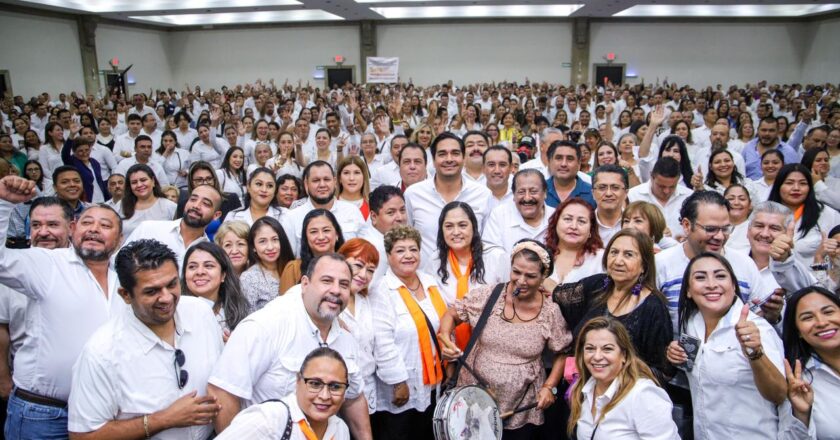 Reconocen Maestros liderazgo y amistad de Carlos Peña Ortiz