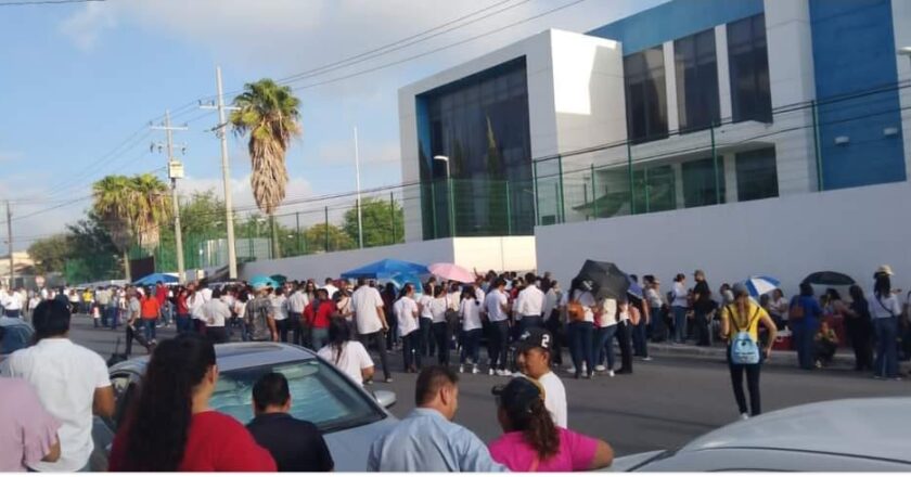 Endurecen maestros su postura; hay paros en escuelas