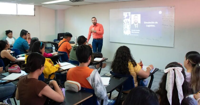 Maestro de universidad colombiana imparte clases en la Facultad de Derecho UAT Victoria