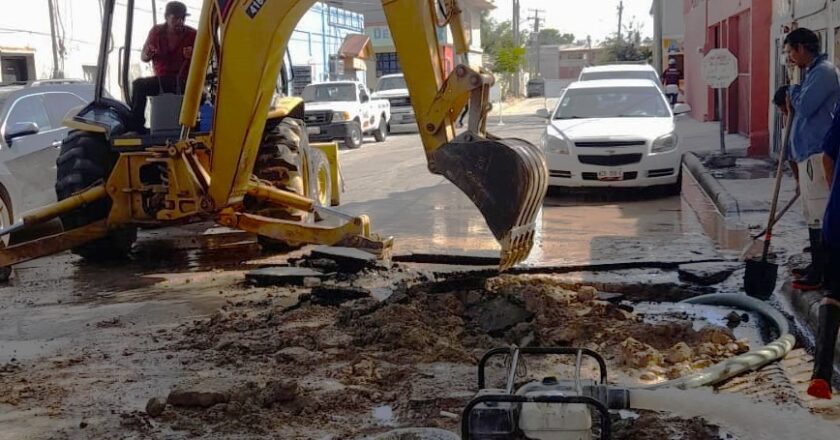 Controló COMAPA fuga de agua potable en la Zona Centro