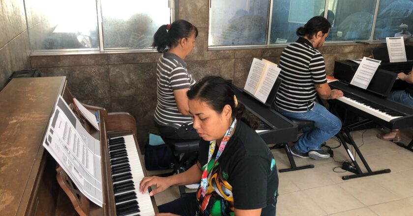 Inició con éxito el taller de piano en el IRCA