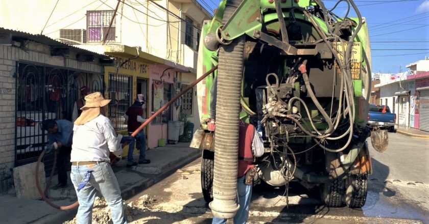 Efectuó COMAPA sondeo de líneas generales y descargas en Jarachina Sur