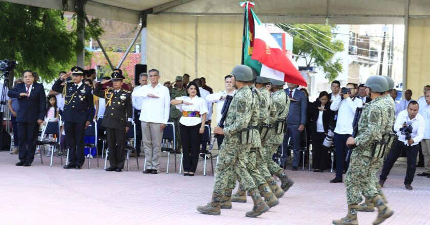 Depositó Gobernador ofrenda floral en honor a los héroes de la Independencia