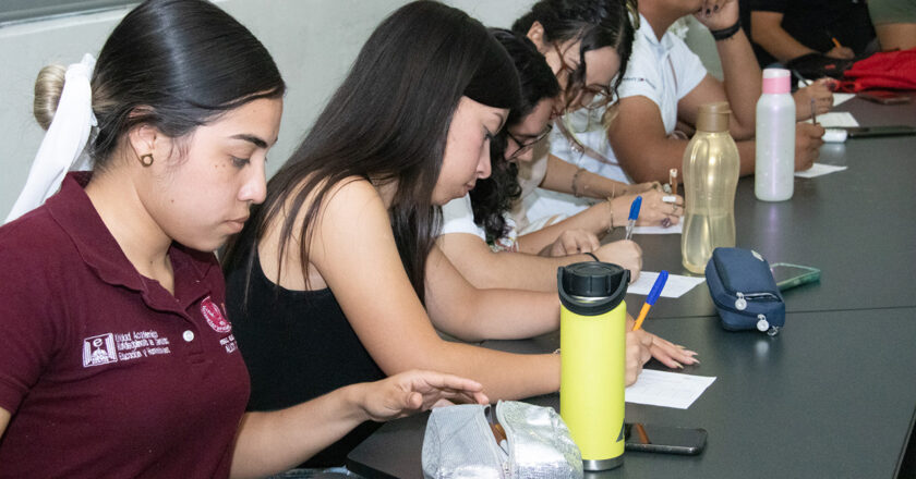 Promueve UAT estilos de vida saludable entre estudiantes universitarios