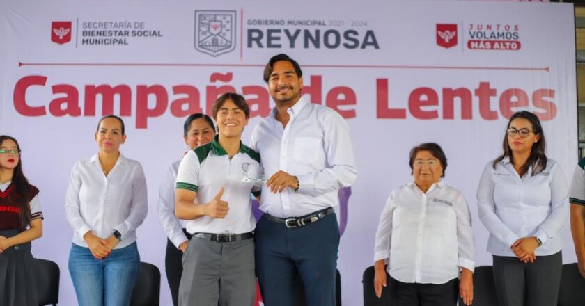 Apoya Reynosa con lentes ópticos a estudiantes