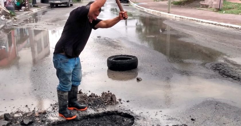 Beneficia COMAPA a vecinos de Jarachina Norte con reparación de fuga de agua potable