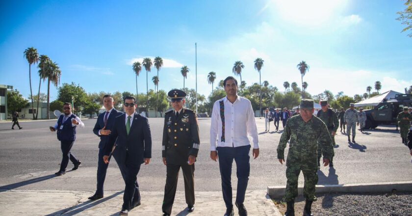 Asistió Alcalde a ceremonia de relevo de mando militar