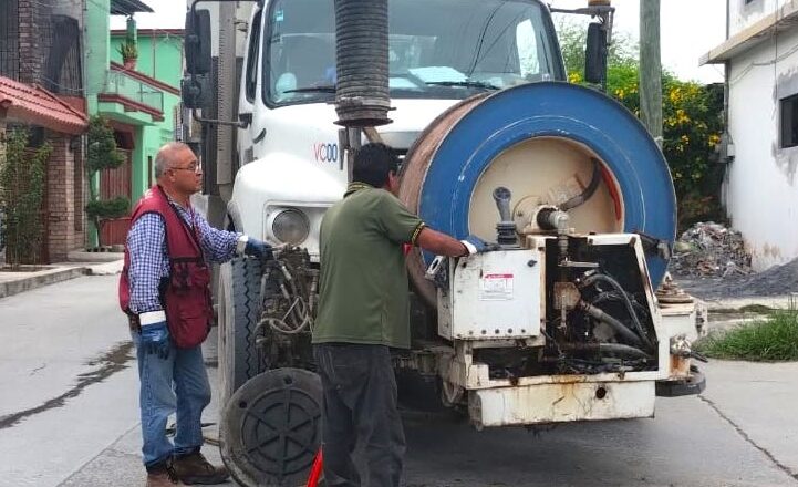 Desazolva COMAPA líneas generales en la Ampliación La Presa