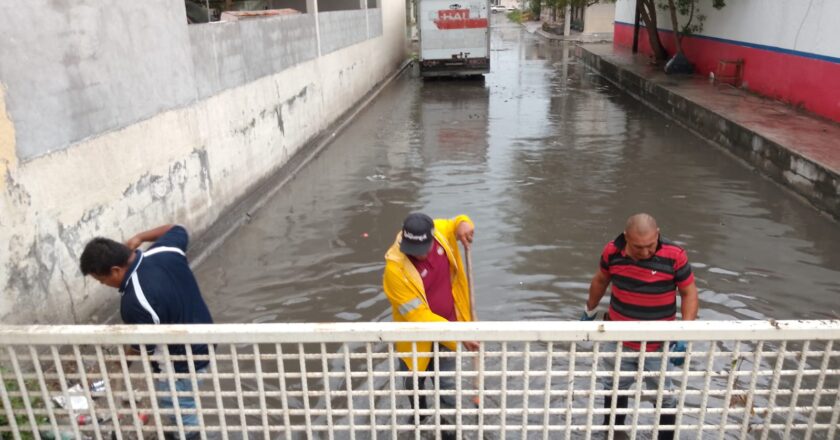 Coadyuva COMAPA en limpieza de drenes y pluviales