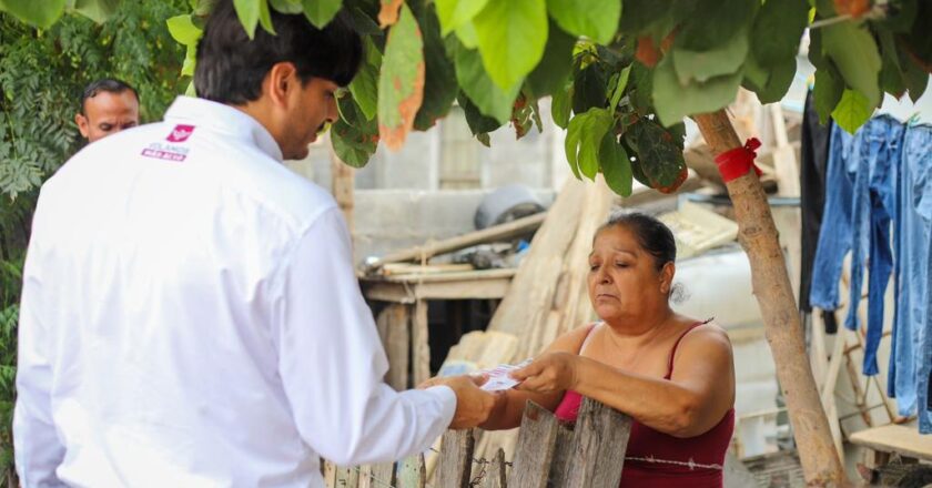 Recorrió Carlos Peña Ortiz colonia Alianza Social para apoyar a familias