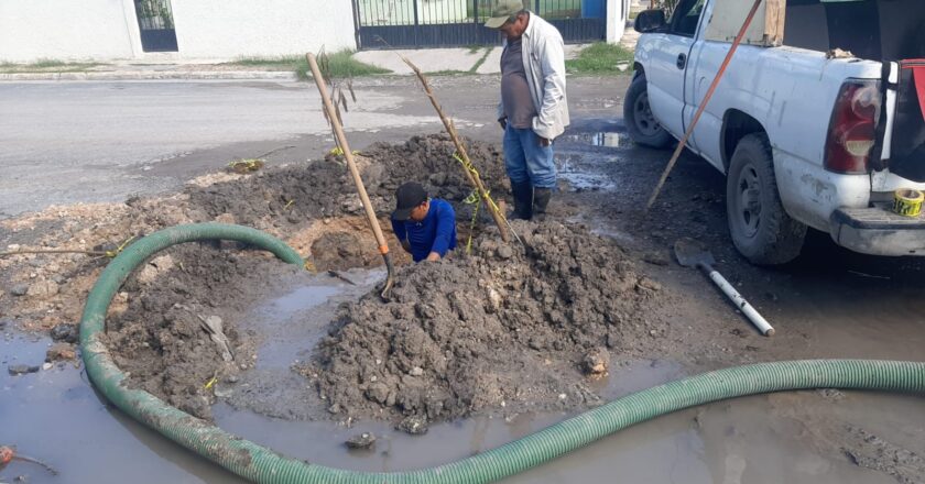 Atendió COMAPA fuga de agua potable en Presa la Laguna